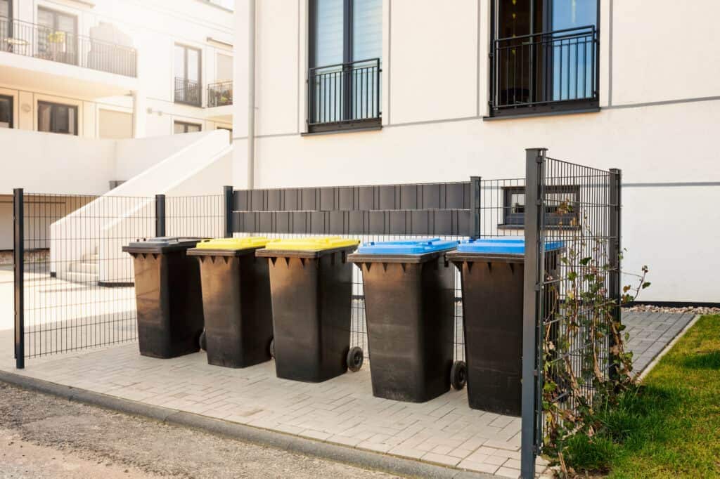 What Attracts Maggots To Your Outdoor Rubbish Bins? London Bin Cleaning