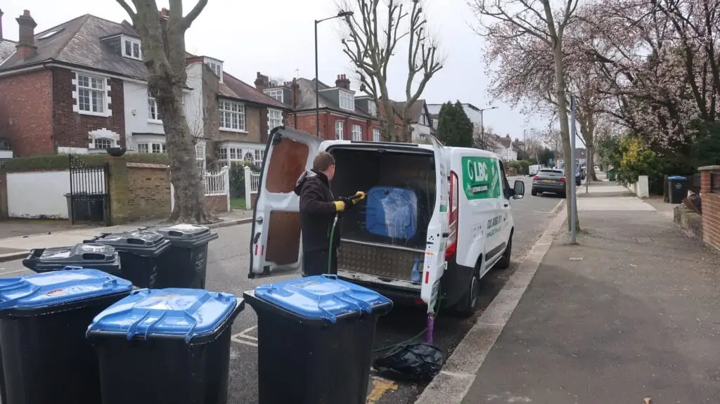 Wheelie bin cleaning Harrow